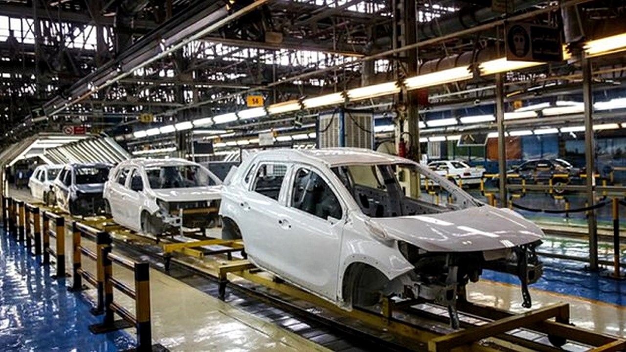 کاهش ٦٠ درصدی تولید خودرو در ایران